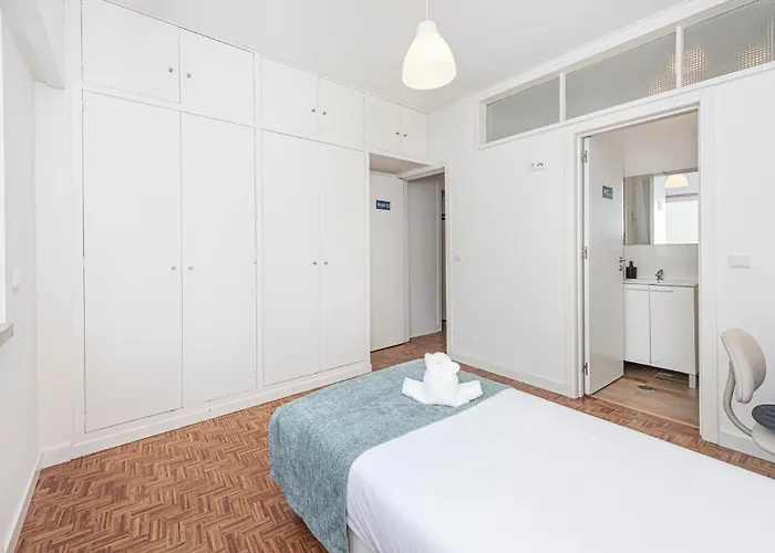 Houze Spacious Near Marques De Pombal Lägenhet *